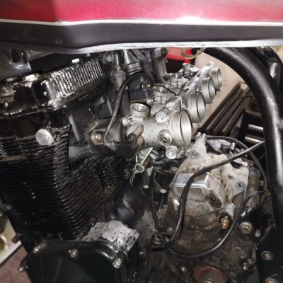 Suzuki oil cooled engine being converted to fuel injection